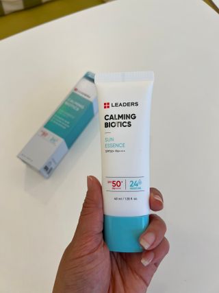리더스코스메틱 리더스 카밍 바이오틱스 선 에센스 SPF 50+ PA++++ — 5점을 준 리뷰어가 2022년 6월 올린 사용 사진
