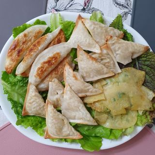 (주)성경순만두 곤약만두.콘치즈만두,삼각당면만두,당면 야끼만두,대구전통 납작만두,떡뽁이 매콤소스,달콤소스 — 5점을 준 리뷰어가 2023년 4월 올린 사용 사진
