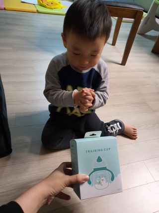 유비맘 트라이탄 코니빨대컵_컬러 랜덤 발송 — 5점을 준 리뷰어가 2021년 3월 올린 사용 사진