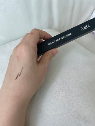 틸디앤 메이크 리얼무드 오토 아이라이너 — 5점을 준 리뷰어가 2021년 12월 올린 사용 사진