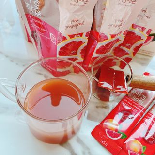 자연에온 핑크 자몽 착즙 100mL 10개입 1BOX +가 득담은 자몽 콜라겐 젤리스틱 1BOX — 5점을 준 리뷰어가 2021년 6월 올린 사용 사진