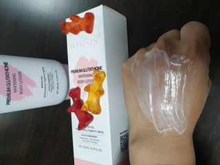 위시스 프리미엄 글루타치온  화이트닝 바디로션 — 5점을 준 리뷰어가 2022년 12월 올린 사용 사진