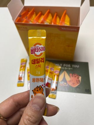 광동제약 [광동] 비타500데일리스틱 70포X2개 + 뚱랑이엽서 + 쇼핑백 증정 — 5점을 준 리뷰어가 2022년 10월 올린 사용 사진