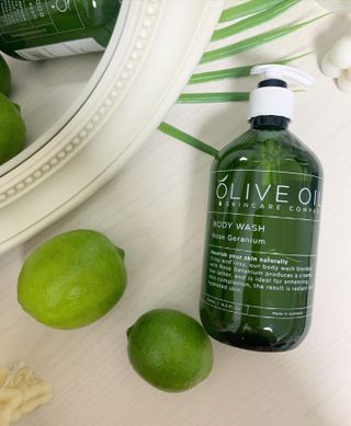 올리브 오일 스킨케어 컴퍼니 [OOSC] 향기로운 보습 로즈 제라늄 바디워시 500ml — 5점을 준 리뷰어가 2021년 7월 올린 사용 사진