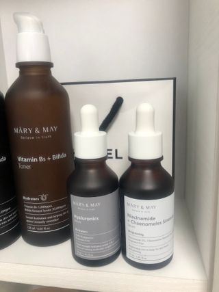 마리엔메이 히알루로닉스 세럼 ,나이아신아마이드 모과 세럼, 마린콜라겐 세럼, 청귤 흰목이버섯 추출물 세럼 — 5점을 준 리뷰어가 2021년 10월 올린 사용 사진