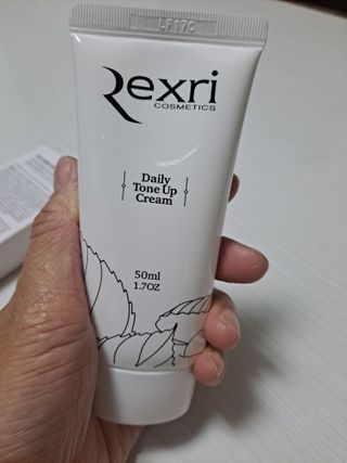 렉스리 데일리 톤업 크림 Rexri Daily Tone Up Cream — 5점을 준 리뷰어가 2022년 10월 올린 사용 사진