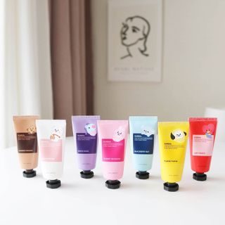 쿤달 BT21 시어버터 앤 마카다미아 퓨어 핸드크림 50ml 7구 기프트 세트 — 5점을 준 리뷰어가 2021년 3월 올린 사용 사진