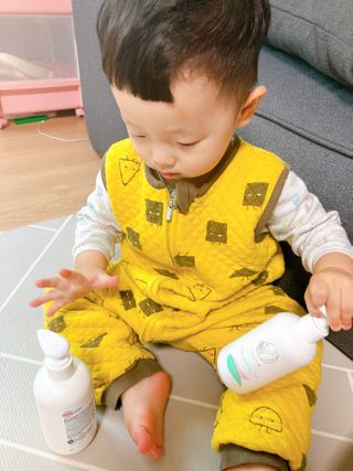 mom e 맘이 내추럴 베이비 케어 샴푸앤바스+로션 — 5점을 준 리뷰어가 2021년 1월 올린 사용 사진