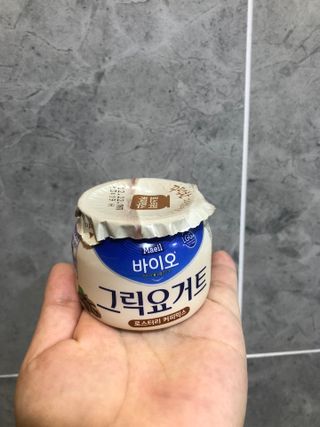 매일바이오 그릭요거트 오리지널 플레인 4개, 로스터리 커피믹스 4개 — 5점을 준 리뷰어가 2021년 12월 올린 사용 사진