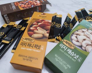 짜먹는 이지견과 짜먹는 이지아몬드, 짜먹는 이지허니피넛, 짜먹는 이지캐슈넛 각 10g X  10포 — 2점을 준 리뷰어가 2021년 4월 올린 사용 사진