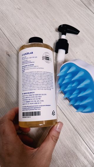 클라우드랩 프리미엄 비오틴 스칼프 케어 샴푸+ 브러쉬 — 5점을 준 리뷰어가 2021년 4월 올린 사용 사진