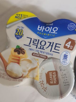 매일바이오 그릭요거트 오리지널 플레인 4개, 로스터리 커피믹스 4개 — 5점을 준 리뷰어가 2021년 12월 올린 사용 사진