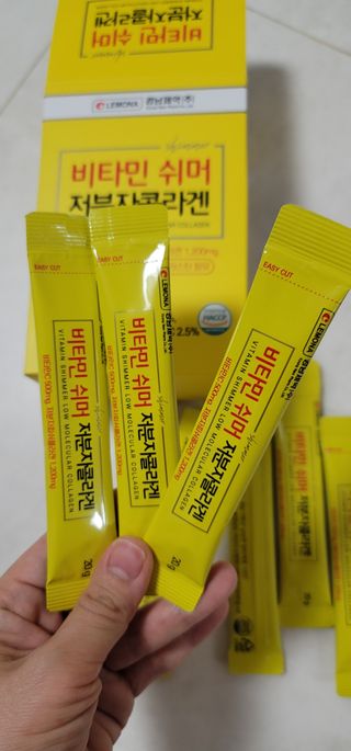 자연에온 경남제약 비타민 쉬머 저분자콜라겐 20g x 30포 — 3.5점을 준 리뷰어가 2021년 12월 올린 사용 사진