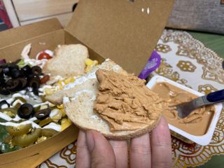 [유픽]간편하게 즐기는 고단백 상온보관 후무스 2종, 총 4개 토마토맛/타히니맛[올리브맛 제외] — 4점을 준 리뷰어가 2021년 3월 올린 사용 사진