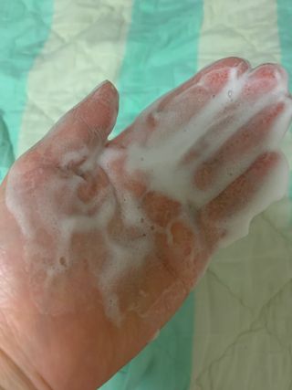 아미퓨어 [라이브] 피부장벽 강화를 위한 머랭 버블 클렌저 천연계면활성제로 온가족 사용가능 — 5점을 준 리뷰어가 2021년 7월 올린 사용 사진