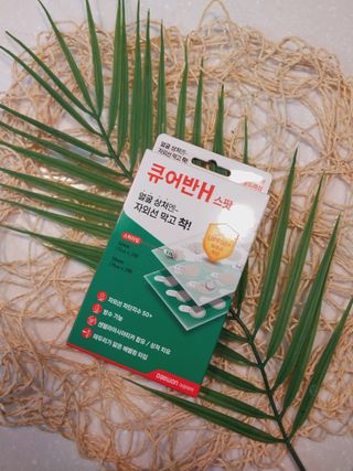 [큐어반H 스팟] 자외선 99프로 차단되는 스틱타입 스팟밴드(1팩 / 66매입) — 5점을 준 리뷰어가 2022년 11월 올린 사용 사진