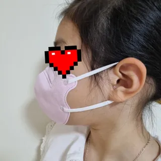 애니가드키즈 새부리형 KF94  5컬러 각 10매입 [화이트, 블랙, 크리미베이지, 코튼핑크, 그레이] 3-6세 — 5점을 준 리뷰어가 2022년 2월 올린 사용 사진