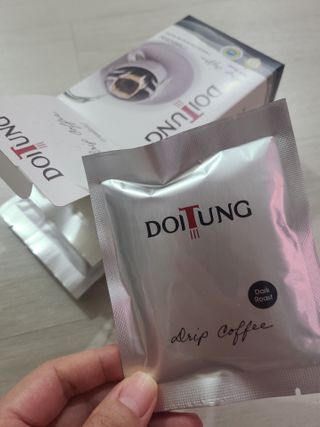 도이퉁 드립백 커피 60g 다크로스트 미디움로스트 — 4점을 준 리뷰어가 2021년 2월 올린 사용 사진