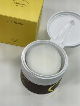 산다화 비타민씨 화이트닝 토너 패드 — 5점을 준 리뷰어가 2023년 8월 올린 사용 사진