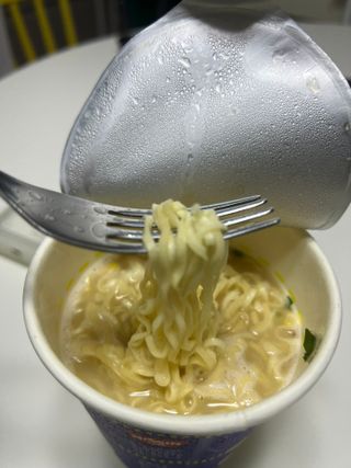 NISSIN 닛신 컵누들  4종 - 씨푸드오리지날, 씨푸드 스파이시, 씨푸드 커리, 씨푸드 XO소스 — 5점을 준 리뷰어가 2022년 11월 올린 사용 사진