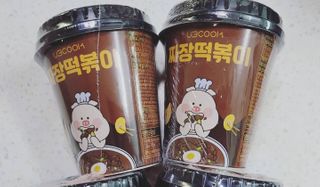 유비쿡 컵떡볶이 매운컵떡볶이2개/ 짜장컵떡볶이 2개  총 4개세트 — 5점을 준 리뷰어가 2021년 3월 올린 사용 사진