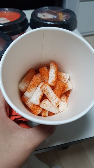 유비쿡 컵떡볶이 매운컵떡볶이2개/ 짜장컵떡볶이 2개  총 4개세트 — 5점을 준 리뷰어가 2021년 6월 올린 사용 사진