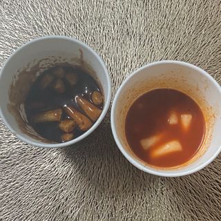 유비쿡 컵떡볶이 매운컵떡볶이2개/ 짜장컵떡볶이 2개  총 4개세트 — 4점을 준 리뷰어가 2021년 3월 올린 사용 사진