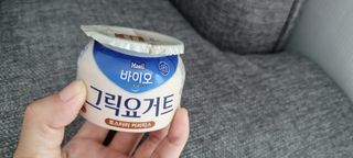 매일바이오 그릭요거트 오리지널 플레인 4개, 로스터리 커피믹스 4개 — 4점을 준 리뷰어가 2021년 12월 올린 사용 사진
