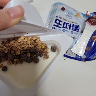 남양유업 또깍 접어 떠먹는 불가리스 2종 — 5점을 준 리뷰어가 2021년 1월 올린 사용 사진