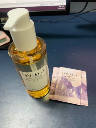 스킨1004 [SKIN1004] 마다가스카르 센텔라 라이트 클렌징 오일 200ml — 5점을 준 리뷰어가 2024년 7월 올린 사용 사진