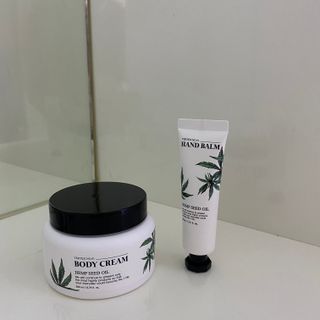 버텍스넘버원 버텍스 넘버원 햄프씨드오일 핸드밤, 바디크림 — 5점을 준 리뷰어가 2022년 3월 올린 사용 사진