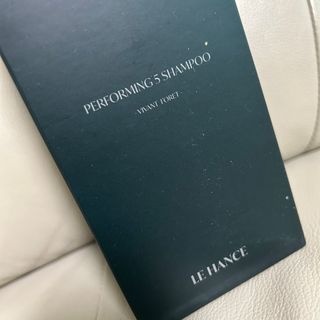르핸스 퍼포밍 5 샴푸 비반트 포렛/베티버 포그 — 5점을 준 리뷰어가 2022년 12월 올린 사용 사진