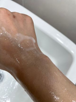 벨먼 내추럴스파 수분광채 스크럽 바디워시 600ml 5종 — 5점을 준 리뷰어가 2022년 5월 올린 사용 사진