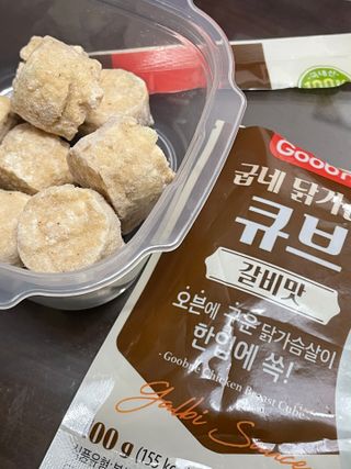 굽네몰 굽네 닭가슴살 큐브 3종 9팩 — 4.5점을 준 리뷰어가 2021년 12월 올린 사용 사진