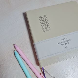 리훈 2023년 하고싶은말 다이어리 만년형(세로/가로) — 5점을 준 리뷰어가 2022년 11월 올린 사용 사진