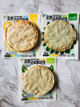 굽네몰 [굽네] 탱글탱글 닭가슴살볼 3종, 닭가슴살 오븐 스테이크 3종 — 4.5점을 준 리뷰어가 2021년 5월 올린 사용 사진
