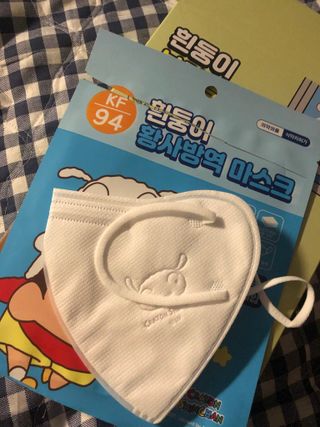 [숨그림]  덴탈마스크 짱구 우리아이 그리고 내가 쓰는 믿을수있는 케릭터 마스크  16종 — 3점을 준 리뷰어가 2021년 10월 올린 사용 사진