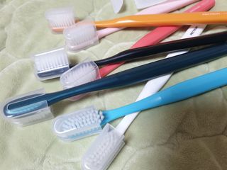 펙트럼 안티박 프리미엄 칫솔 8개입 — 5점을 준 리뷰어가 2023년 12월 올린 사용 사진