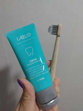 치과에서 쓰는 치약 _ 라벨제로 저불소 꼬마, 키즈, 유아, 베이비, 주니어 안전한 어린이치약 — 5점을 준 리뷰어가 2023년 1월 올린 사용 사진
