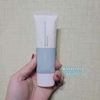 [후르디아] 끈적임 없는 착한성분 비건  핸드크림 3종 — 5점을 준 리뷰어가 2022년 2월 올린 사용 사진