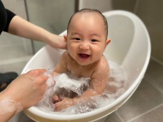 mom e 맘이 내추럴 베이비 케어 샴푸앤바스+로션 — 4.5점을 준 리뷰어가 2021년 1월 올린 사용 사진
