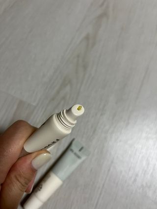 [후르디아] 올리브영 착한보습 비건 립버터 2종 — 5점을 준 리뷰어가 2022년 11월 올린 사용 사진
