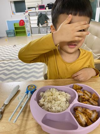 유비맘 캐릭터 실리콘 흡착 식판_색상 랜덤발송 — 5점을 준 리뷰어가 2020년 12월 올린 사용 사진