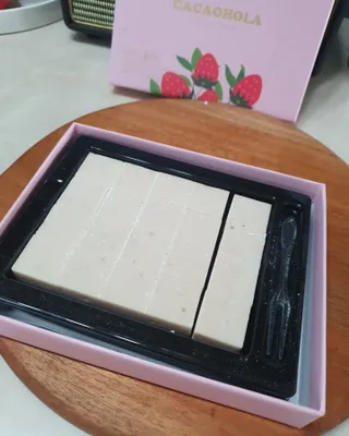 연말/새해선물 딸기 초콜릿 종착역, 건딸기가 상큼하게 씹히는 카카올라 딸기생초콜릿 — 5점을 준 리뷰어가 2021년 10월 올린 사용 사진