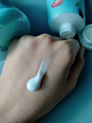[후르디아] 과즙 뿜뿜_체리 바디워시+바디에센스 세트 — 5점을 준 리뷰어가 2021년 1월 올린 사용 사진