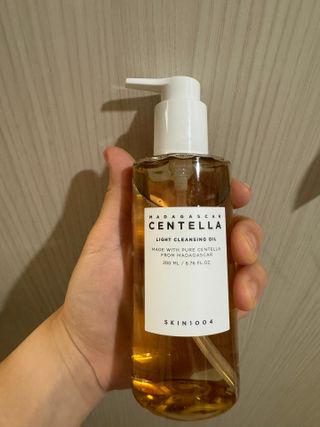 스킨1004 [SKIN1004] 마다가스카르 센텔라 라이트 클렌징 오일 200ml — 5점을 준 리뷰어가 2024년 8월 올린 사용 사진