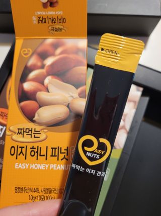 짜먹는 이지견과 짜먹는 이지아몬드, 짜먹는 이지허니피넛, 짜먹는 이지캐슈넛 각 10g X  10포 — 5점을 준 리뷰어가 2021년 3월 올린 사용 사진
