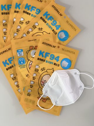 아토팜 블라블라 황사방역 마스크 KF94 — 5점을 준 리뷰어가 2021년 9월 올린 사용 사진