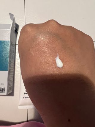 리더스코스메틱 리더스 카밍 바이오틱스 선 에센스 SPF 50+ PA++++ — 5점을 준 리뷰어가 2022년 5월 올린 사용 사진