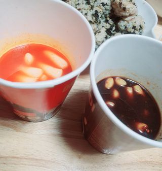 유비쿡 컵떡볶이 매운컵떡볶이2개/ 짜장컵떡볶이 2개  총 4개세트 — 5점을 준 리뷰어가 2021년 6월 올린 사용 사진